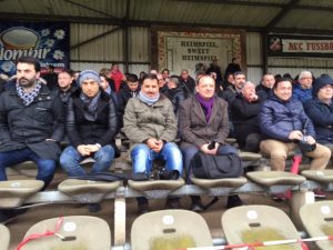 Soldan sağa antrenör Serkan Albayrak, eski FB'li Erhan Albayrak, Futbolexpress kurucusu Hurşit Köse ve Mehmet Odabaşı karşılaşmayı birlikte izlediler