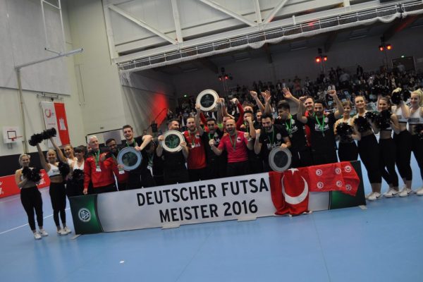 Bu gece düğün var