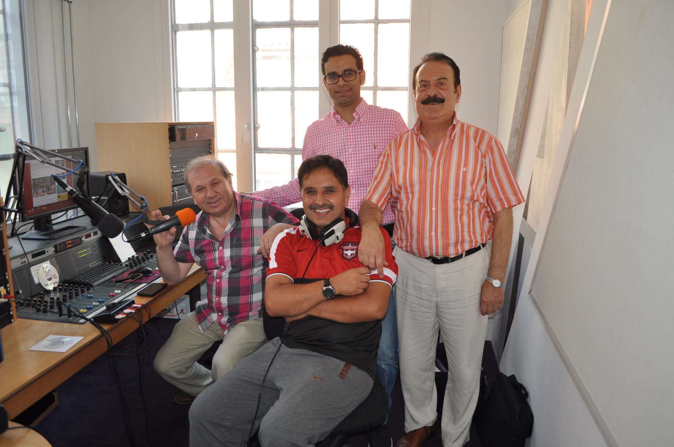 Renkli simalar Anılar FM’de