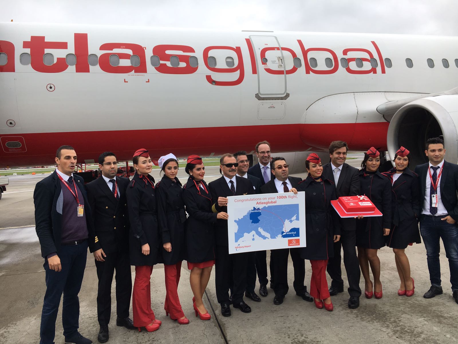 Atlasglobal Havayolları’nın Hamburg – İstanbul 100. Uçuşu Havalimanında kutlandı