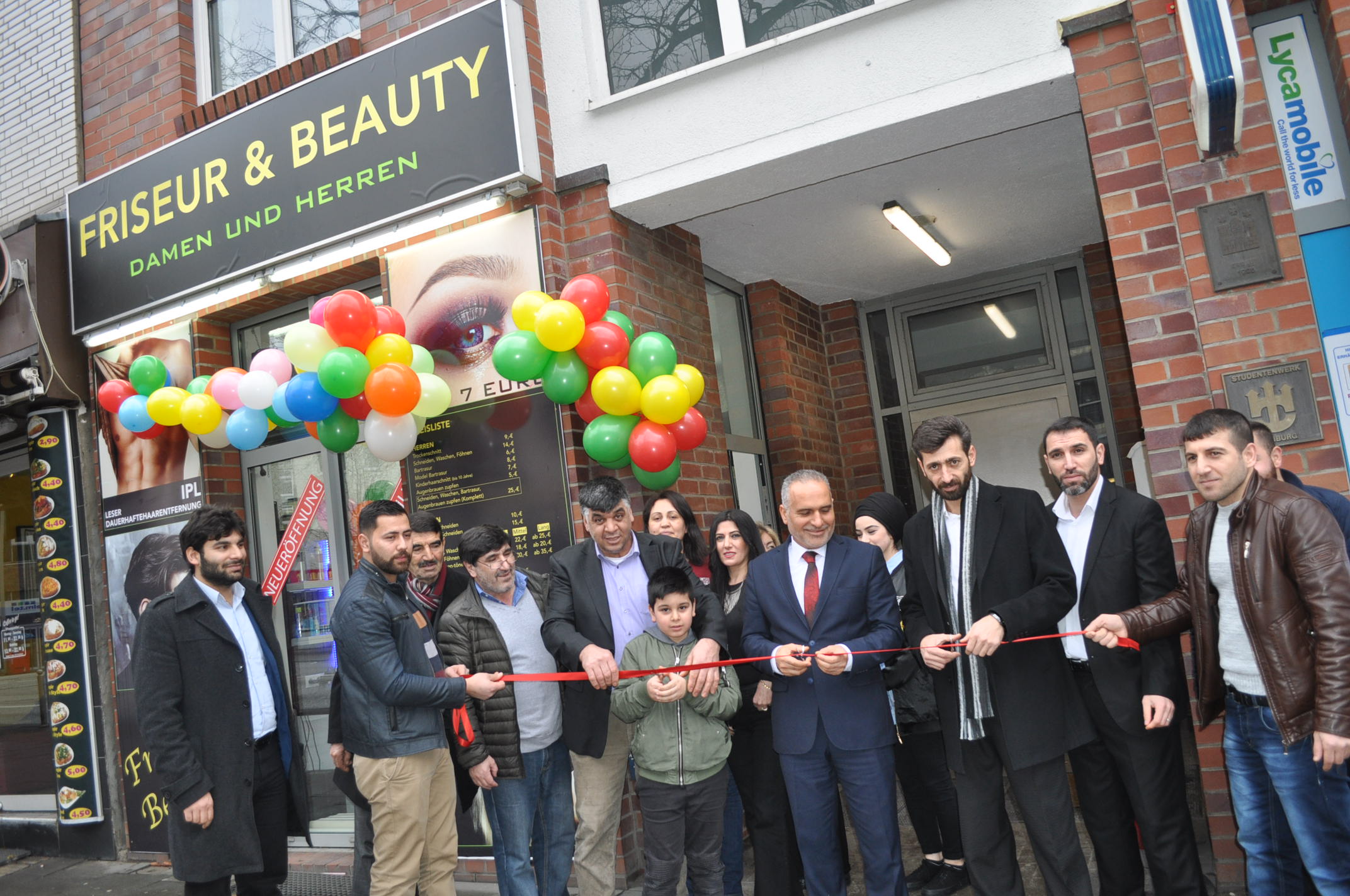 Harburg’da Friseur&Beauty kuaför salonu törenle açıldı