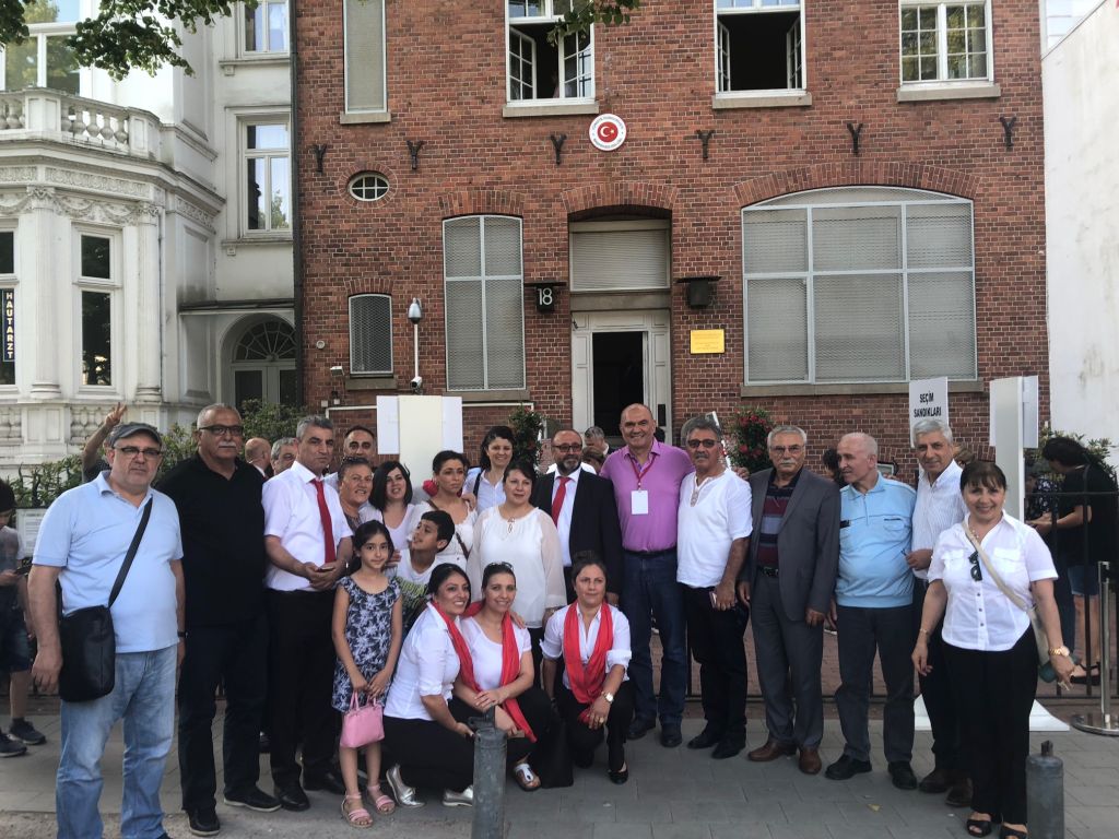 Hamburg’da günlük Oy kullanma ortalaması 2700