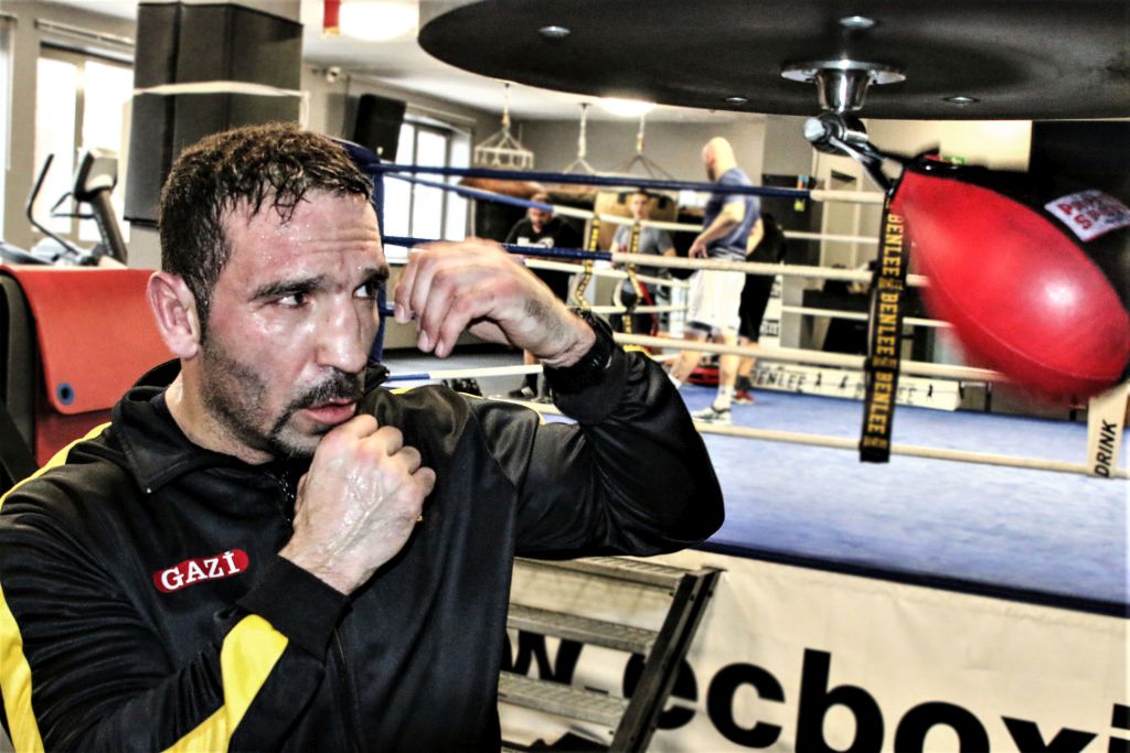 FIRAT ARSLAN’IN ANTRENMAN SALONUNDA HEYECAN DORUKTA