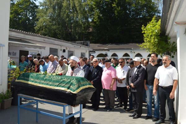 Cüneyt Özturan son yolculuğuna uğurlandı