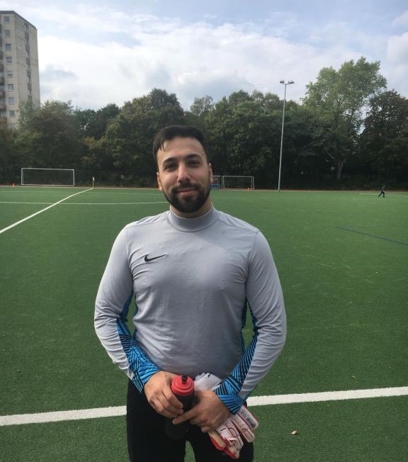 Ahmet maça el koydu