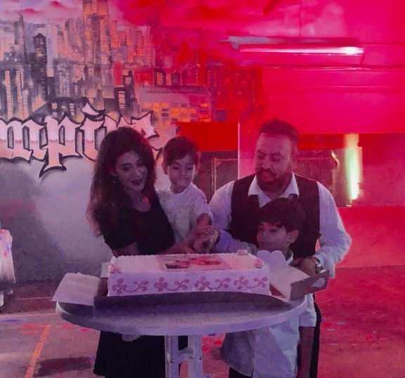 Ayna çifti evlilik yıl dönümünü böyle kutladı
