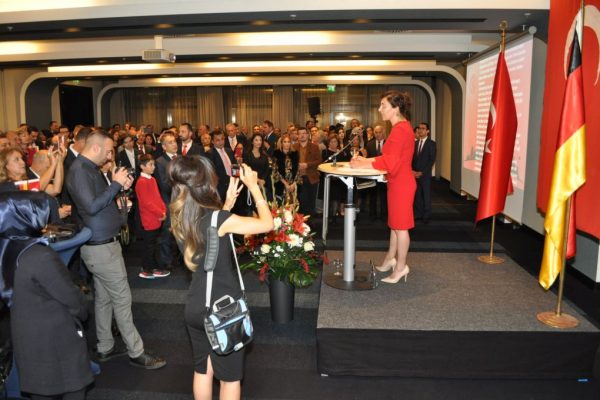 Konsolosluktan zengin Cumhuriyet Kutlaması