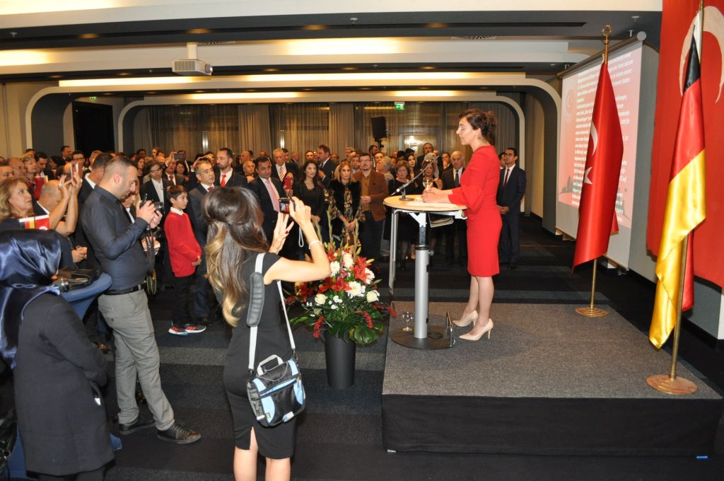 Konsolosluktan zengin Cumhuriyet Kutlaması