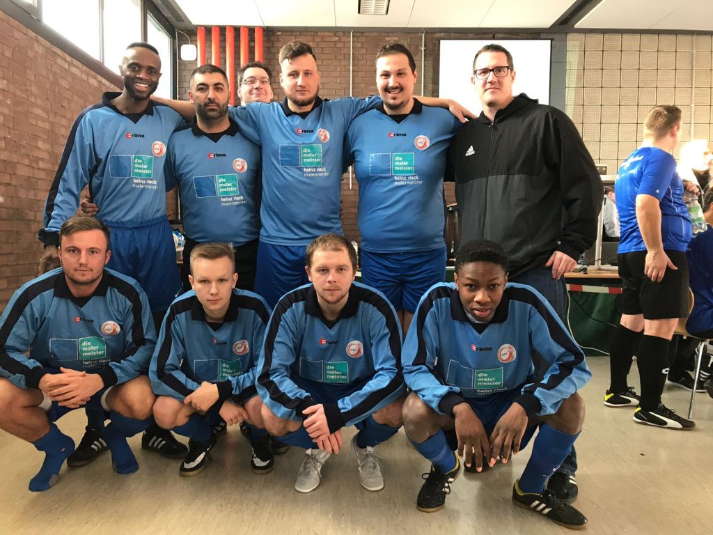 Futbol hakemleri salona girdi