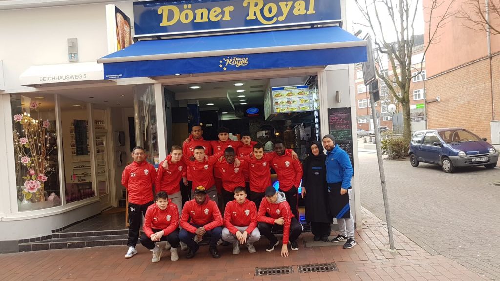 Döner Royal’dan gençlere destek
