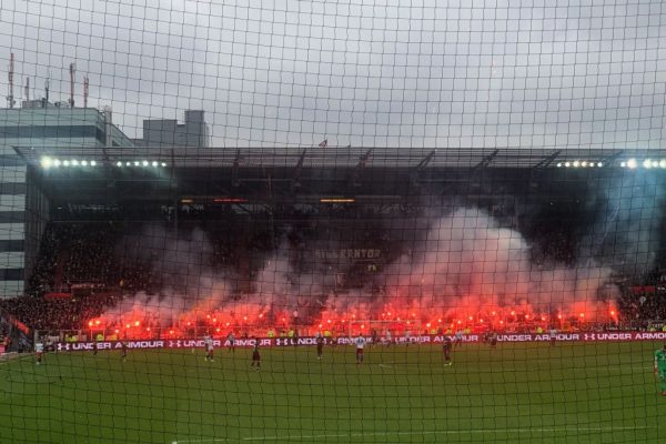 HSV deklassiert St. Pauli – Fans sorgen für Eklat