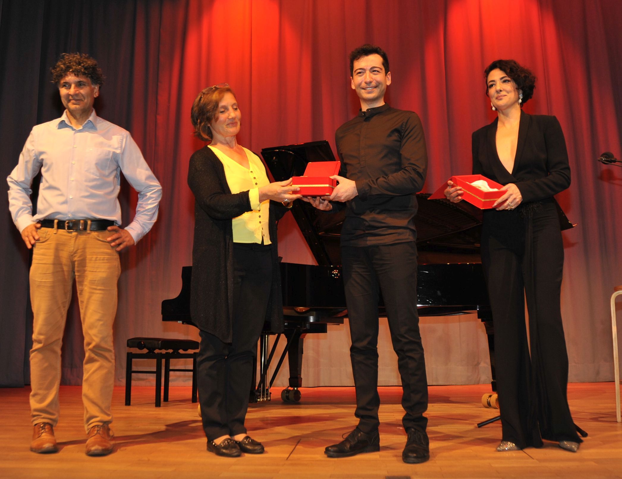 Meltem Cumbul ve Emre Yavuz’den edebiyat ve müziği ziyafeti