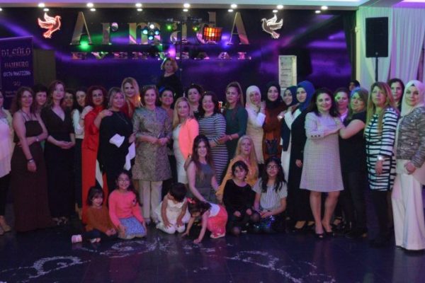“Kadın Dayanışma Gecesi”nde 3 bin 600 avro toplandı