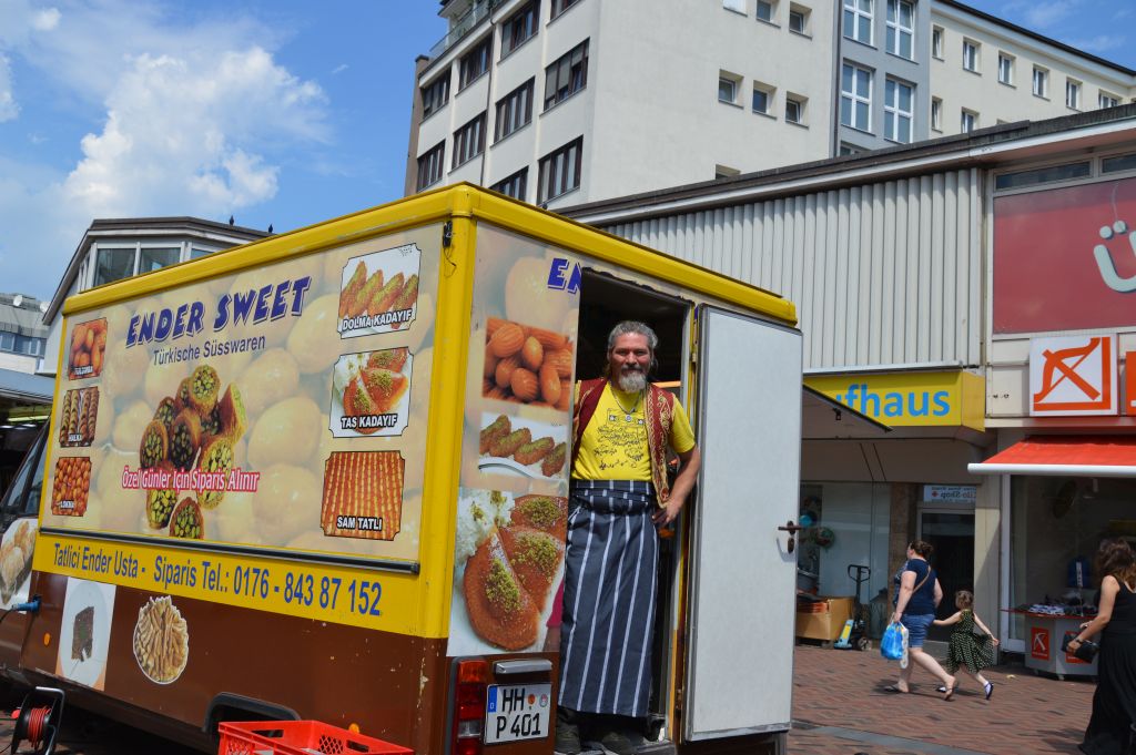 TATLICI ENDER USTA HAMBURG’U TATLANDIRIYOR