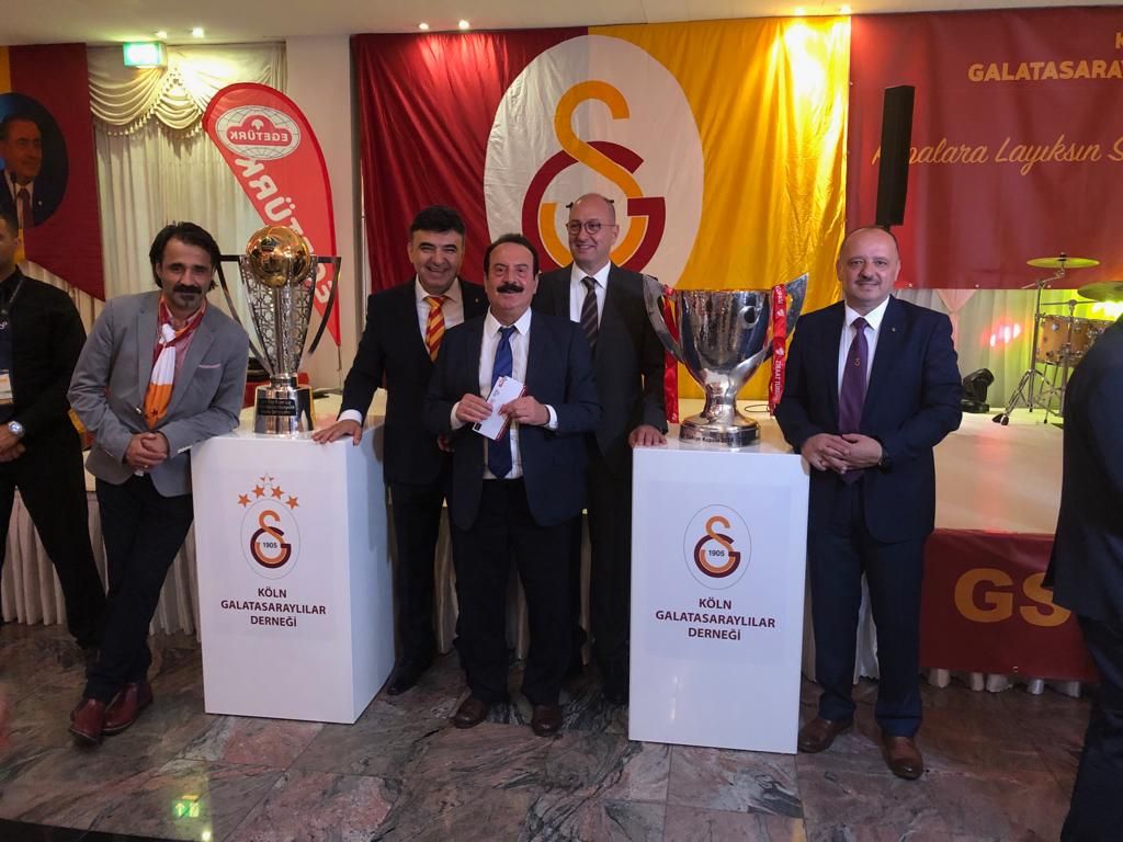 Hamburg GS Derneği Kurucu Başkanı Behçet Algan Köln’de şampiyonluğu kutladı
