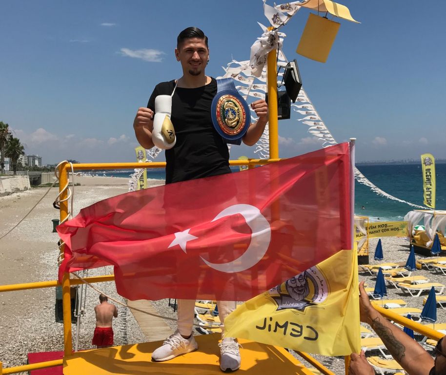 Emre Çukur’a rakip dayanmıyor