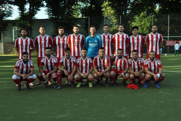 Finale az kaldı!
