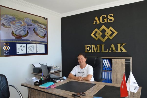 KURTLAR  SOFRASINDA  ZORU  BAŞARAN BİR  KADIN