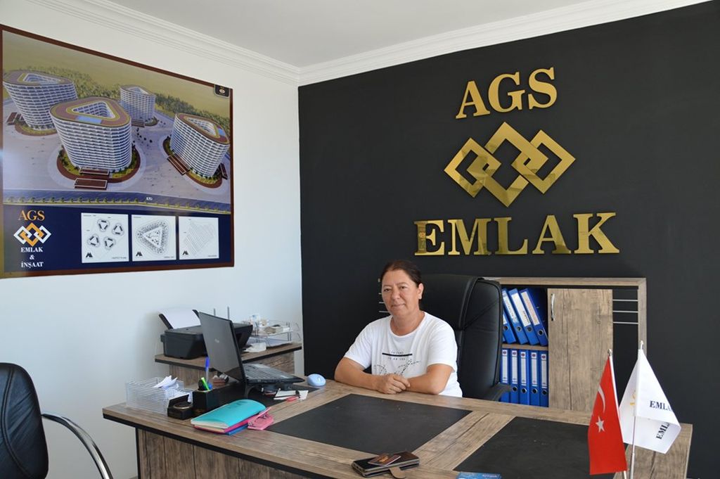 KURTLAR  SOFRASINDA  ZORU  BAŞARAN BİR  KADIN