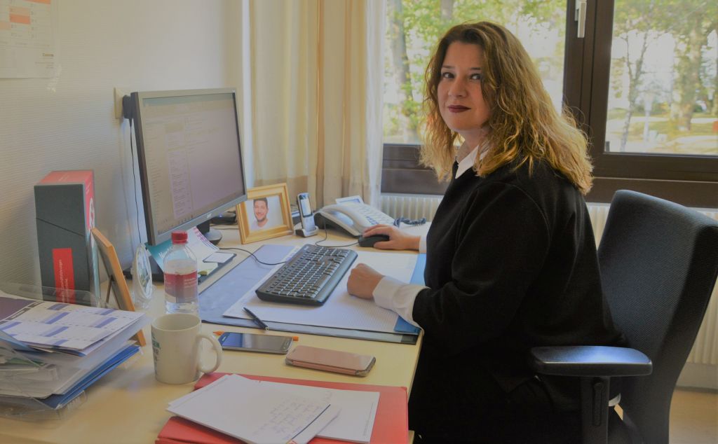 ASKLEPİOS HARBURG HASTAHANESİ’NİN UYUMDAN SORUMLU GÜLEN YÜZÜ ALEV GÜRBALKA