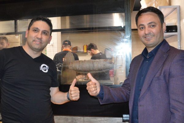 “KOKOREÇ” ARTIK  HAMBURG’DA KÖZ TARSUSİ’DE