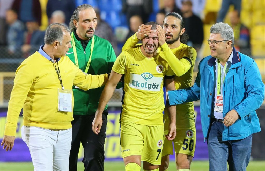 Asisti yaptı, gözyaşlarını tutamadı