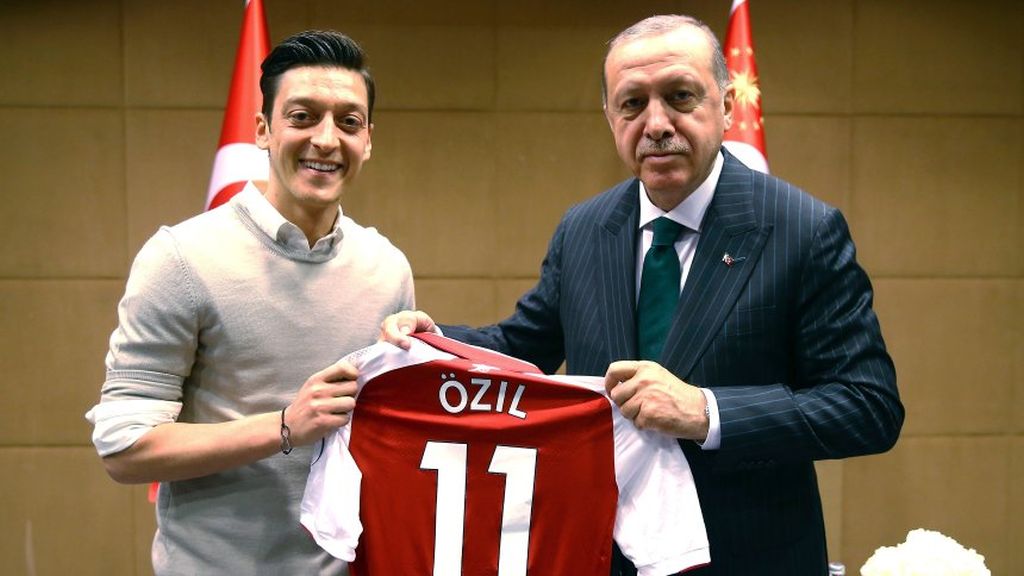 Almanların Mesut Özil pişmanlığı