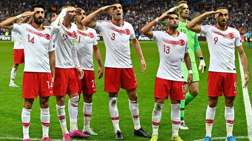 UEFA A Milli Futbol Takımı’nın asker selamına ceza vermedi