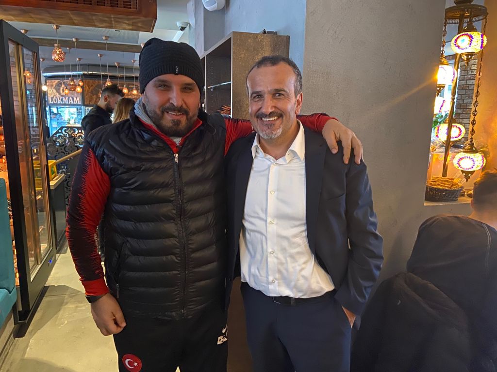 Abacı’ya ırkçılardan gözdağı
