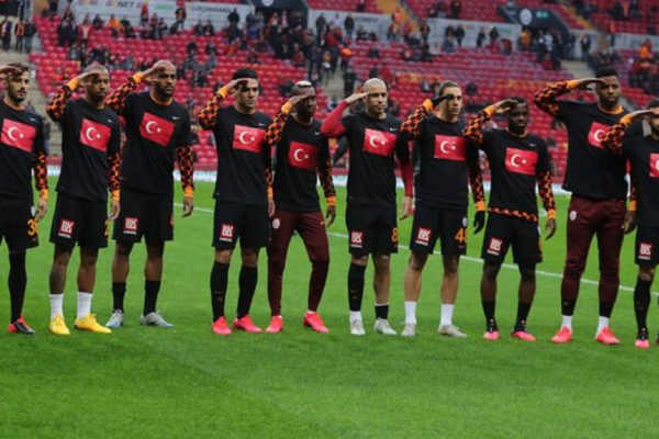 ‘Mehmet’ yazılı tişört