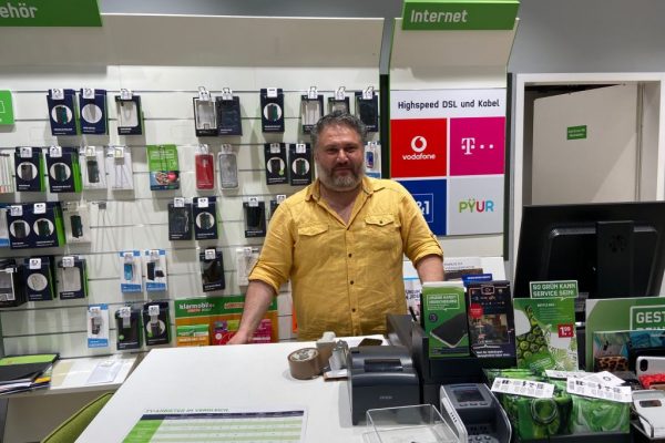 Korona cep telefoncuları vurdu!