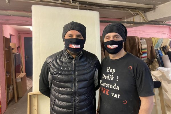 İlyas Kulaksız maske üretti