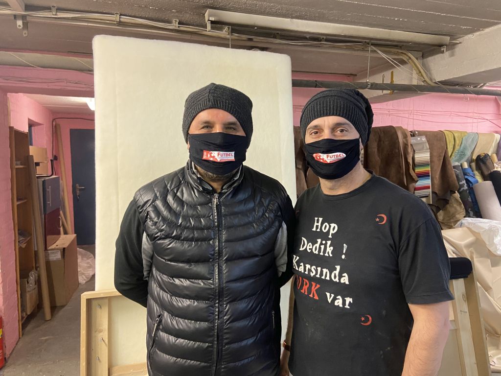İlyas Kulaksız maske üretti