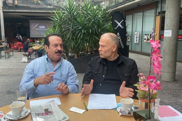 ‘Hamburg’un Muhtarı” Her Pazar Günü Canlı Yayında!