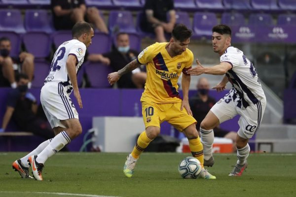 Barcelona şampiyonluk yarışını bırakmıyor