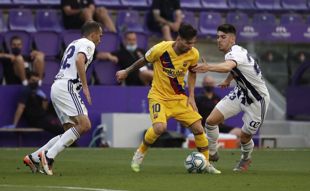 Barcelona şampiyonluk yarışını bırakmıyor