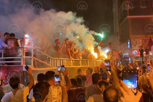 Şampiyon Hatayspor kente giriş yaptı