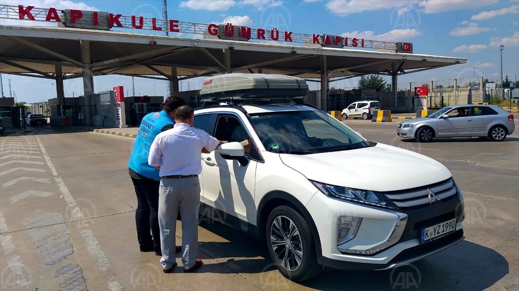 Kapıkule Sınır Kapısı’nda su ve lokum ikramı