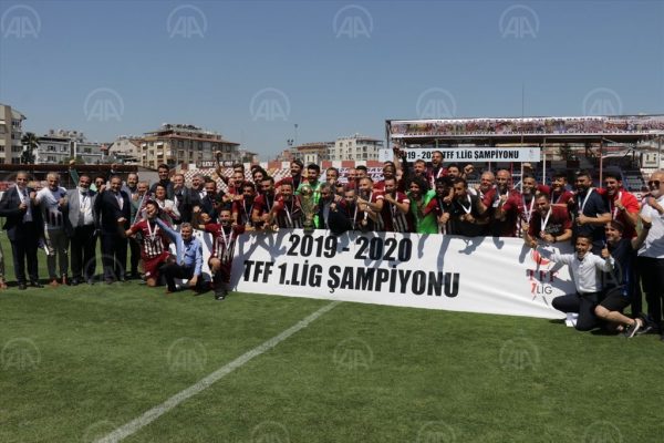 Şampiyon Hatayspor, kupasını aldı