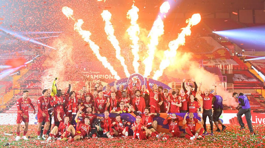 Şampiyon Liverpool kupasını aldı