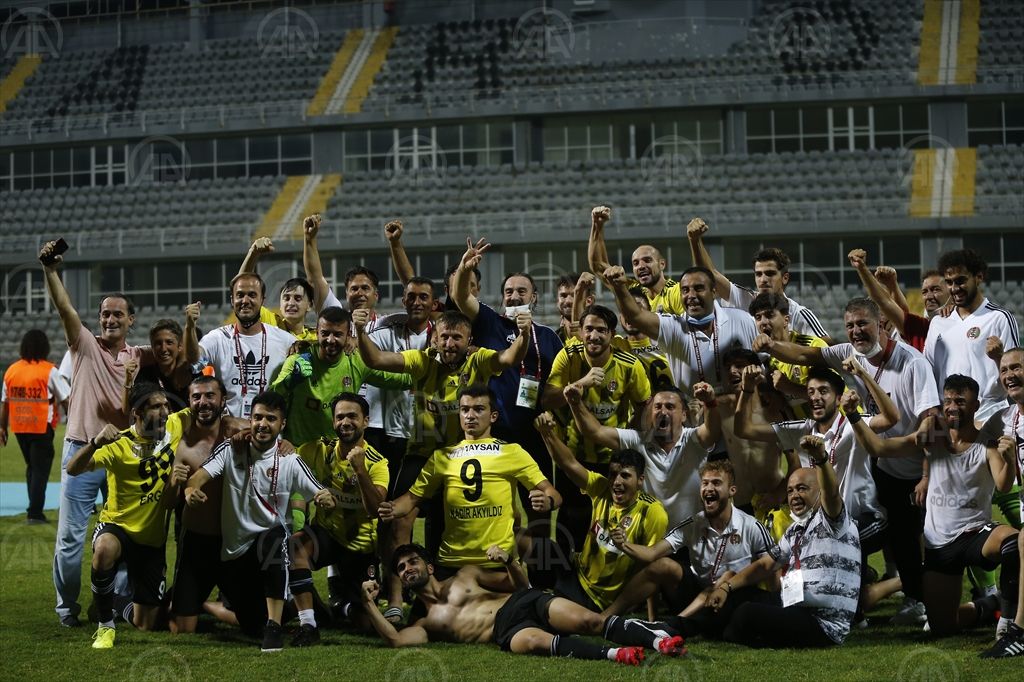 Turgutluspor, TFF 2. Lig’e yükselmesini kutluyor