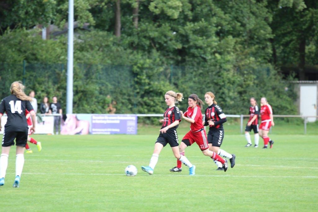 HTB Bundesliga Mädchen / Endlich wieder Fussball