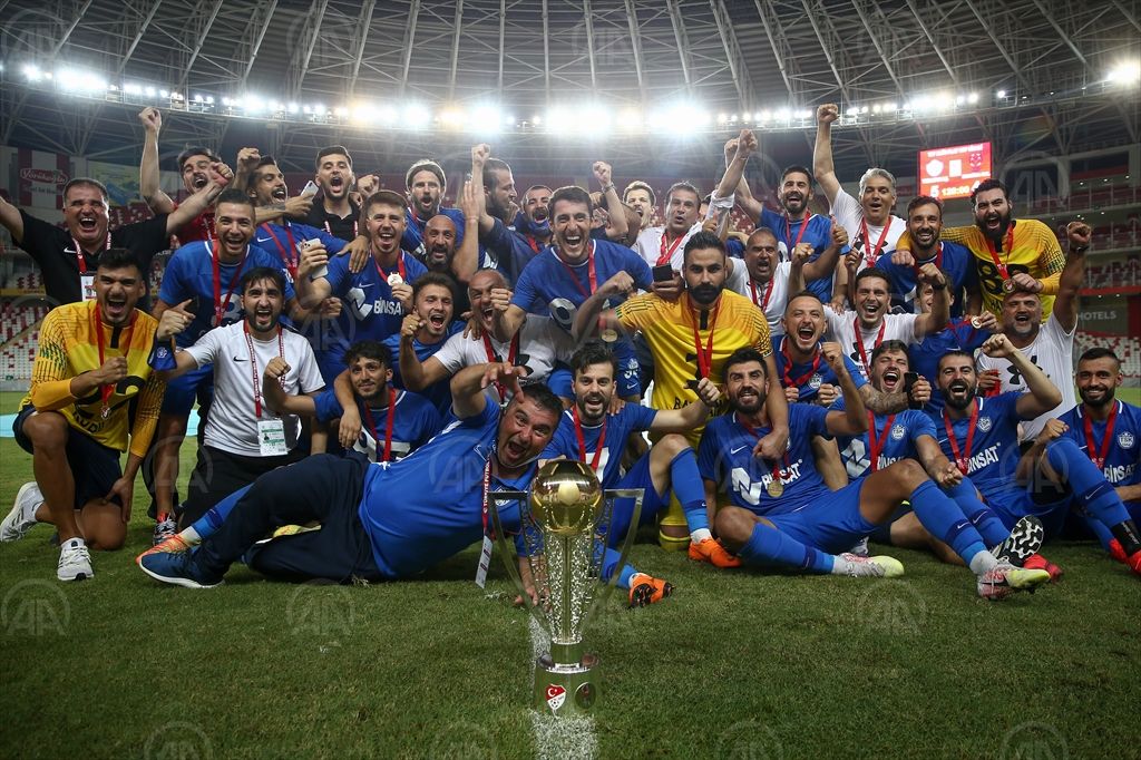 Tuzlaspor şampiyonluk kupasına kavuştu
