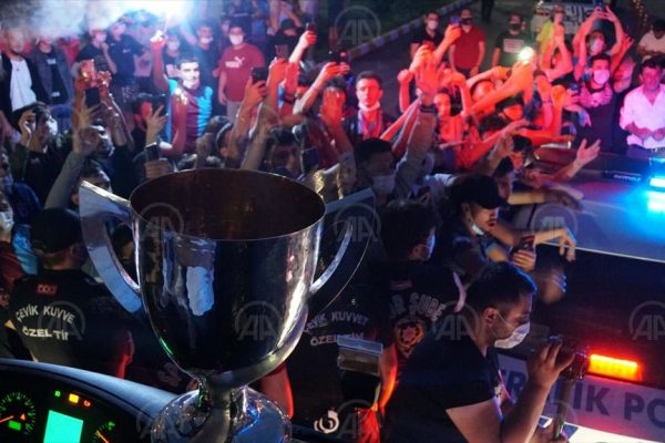 Trabzonspor kafilesi kente geldi