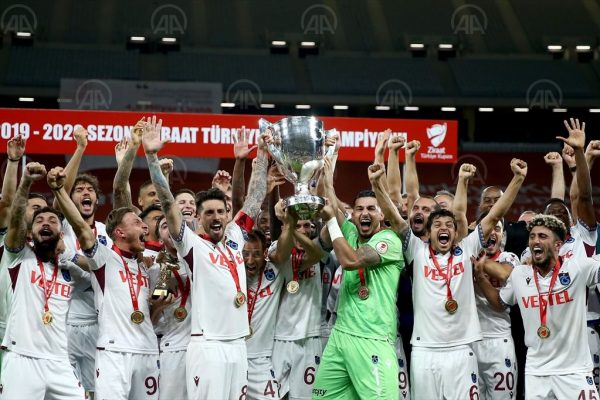 Ziraat Türkiye Kupası finalinde Aytemiz Alanyaspor’u yenen Trabzonspor, kupasını aldı