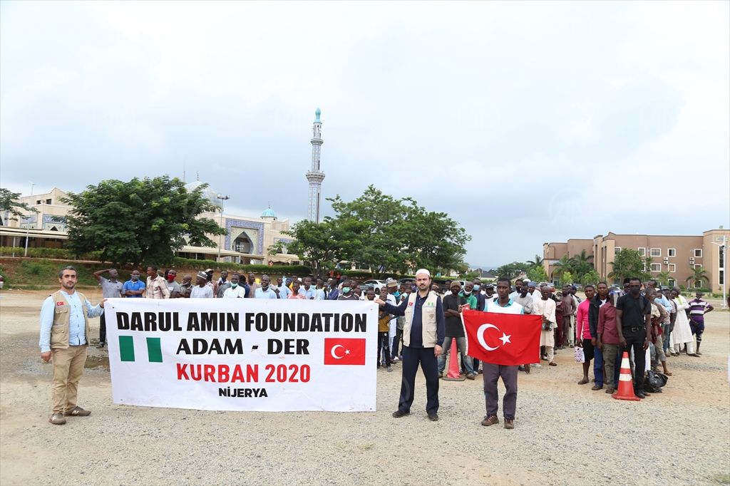 Türk STK’ler Nijerya’da 35 bin aileye kurban eti ulaştırdı