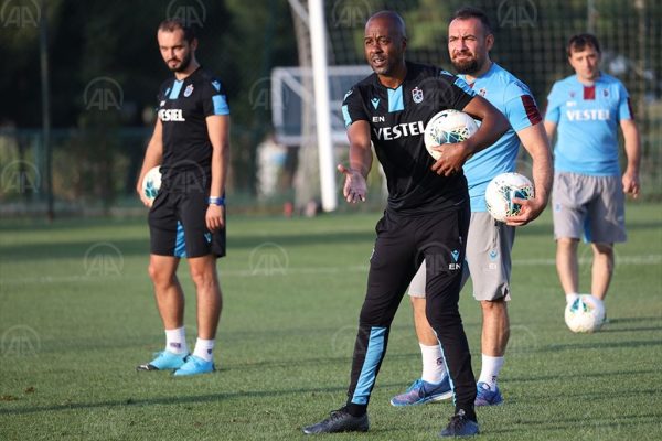 Trabzonspor yeni sezonda Eddie Newton ile devam etme kararı aldı