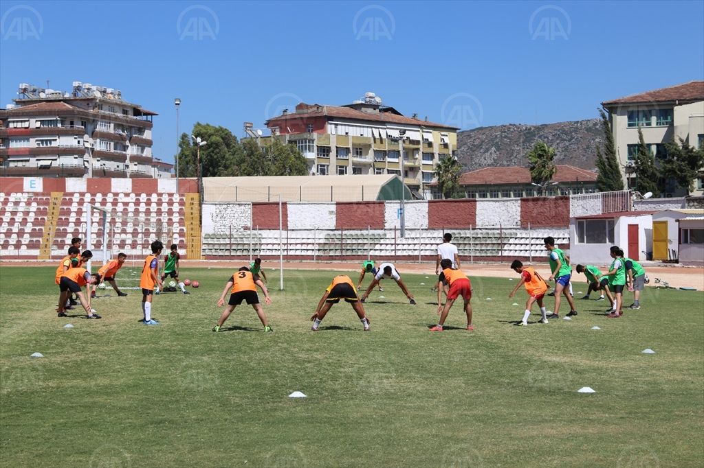 Hatayspor’da altyapı seçmelerine 836 futbolcu adayı başvuru yaptı