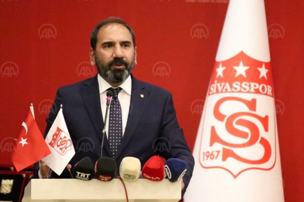 Sivasspor’da Mecnun Otyakmaz yeniden başkan seçildi