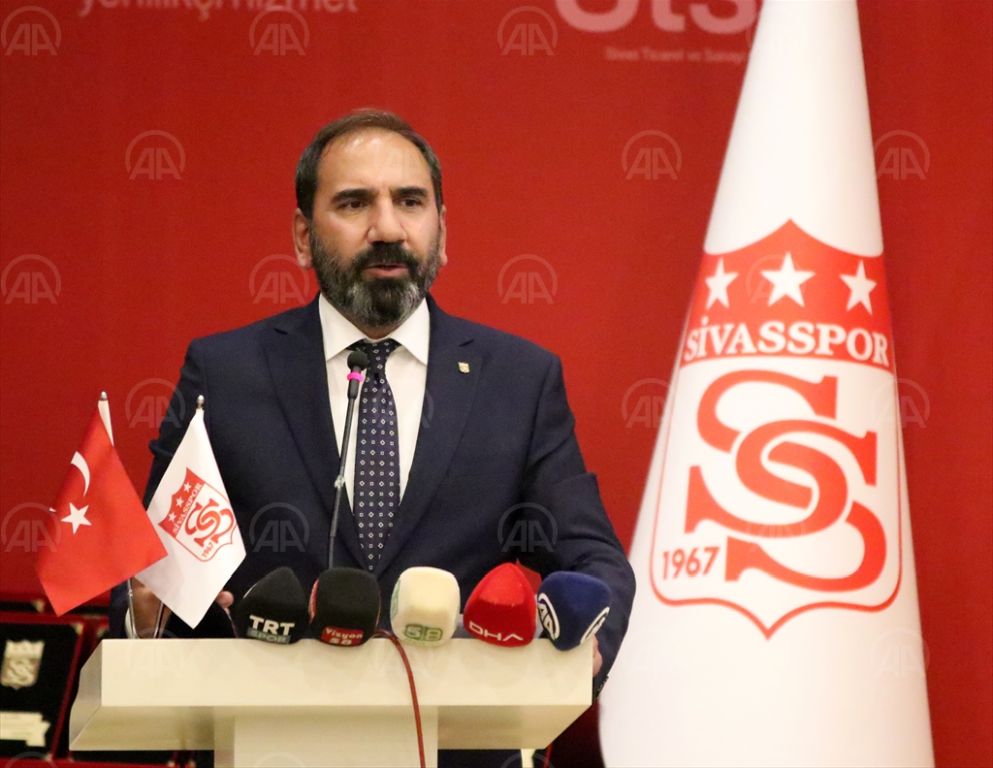 Sivasspor’da Mecnun Otyakmaz yeniden başkan seçildi